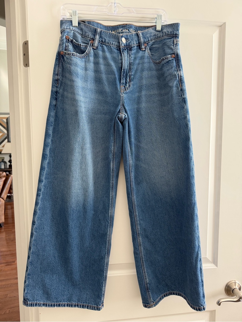 American Eagle Strigid Super High Rise Ultra Wide Leg Jeans Size 6 Short